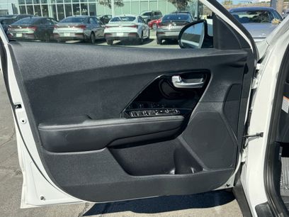 Used 2022 Kia Niro EX
