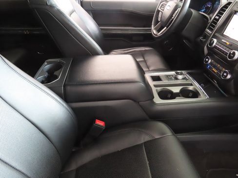 Used 2018 Ford Expedition XLT w/ Equipment Group 202A RWD image 26
