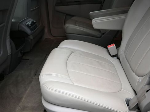 Used 2017 Buick Enclave Premium image 16