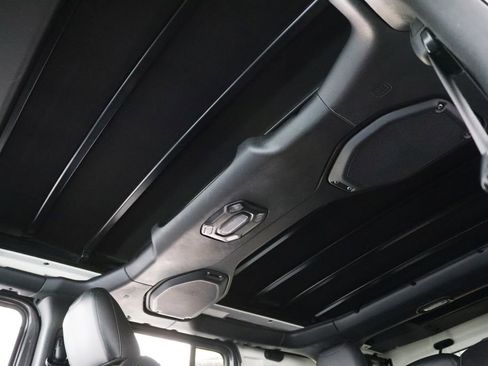 Used 2021 Jeep Wrangler Unlimited Rubicon w/ Xtreme Recon 35" Tire Package AWD/4WD image 25