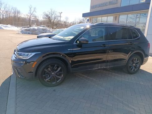 Used 2024 Volkswagen Tiguan SE image 3