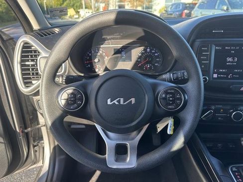 Used 2022 Kia Soul LX image 12