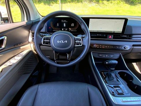 Used 2026 Kia Carnival EX FWD image 5