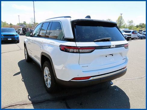 Used 2023 Jeep Grand Cherokee Limited AWD/4WD image 6