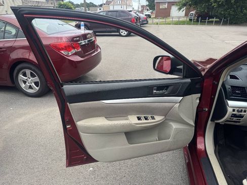 Used 2013 Subaru Legacy 2.5i AWD/4WD image 8