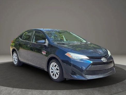 Used 2018 Toyota Corolla LE FWD image 3