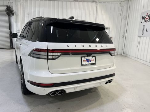 Used 2025 Lincoln Aviator Black Label w/ Black Label Special Edition image 4
