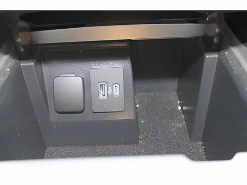 Used 2022 Ford Explorer XLT w/ Equipment Group 202A image 24