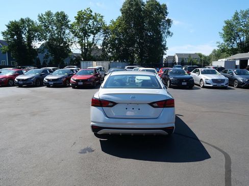 Used 2022 Nissan Altima 2.5 S FWD image 4