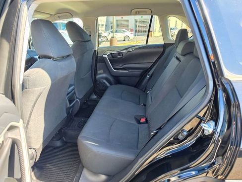 Used 2021 Toyota RAV4 LE image 22
