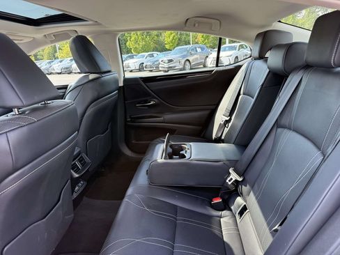 Used 2019 Lexus ES 300h w/ Accessory Package FWD image 17