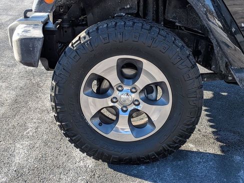 Used 2018 Jeep Wrangler Unlimited Sahara AWD/4WD image 23