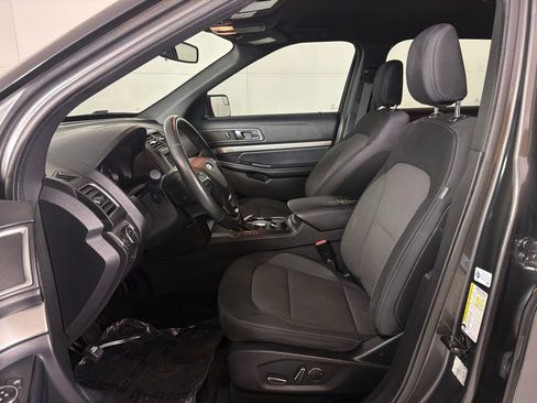 Used 2018 Ford Explorer XLT w/ Equipment Group 201A AWD/4WD image 15