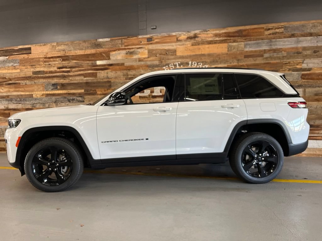 New 2026 Jeep Grand Cherokee Limited w/ Limited Altitude Package AWD/4WD image 46