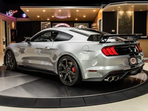 Used 2020 Ford Mustang Shelby GT500 w/ Carbon Fiber Track Pack RWD image 16