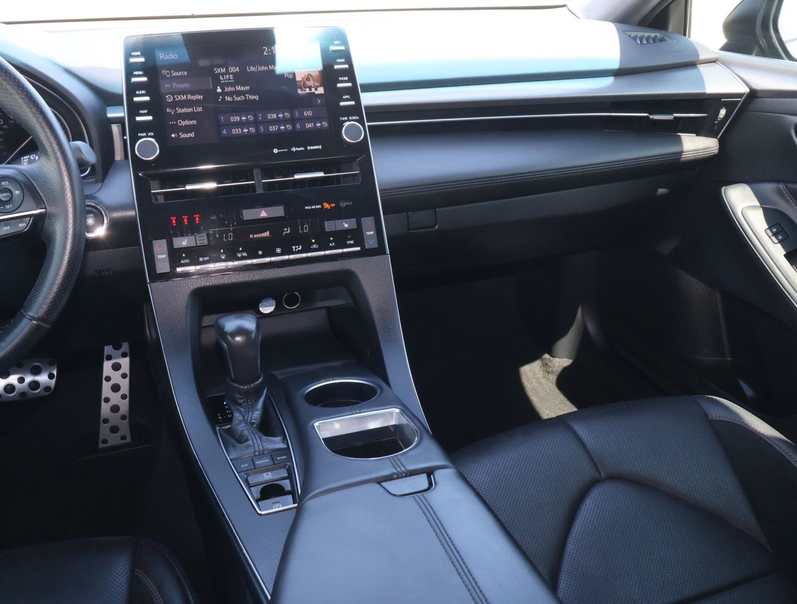 Used 2021 Toyota Avalon XSE FWD image 11
