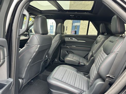 Used 2025 Ford Explorer ST-Line w/ Premium Package AWD/4WD image 11