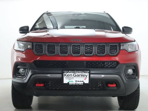 Used 2025 Jeep Compass Trailhawk AWD/4WD image 5