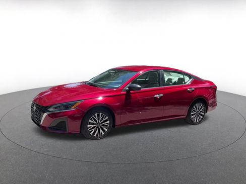 Used 2025 Nissan Altima 2.5 SV FWD image 8