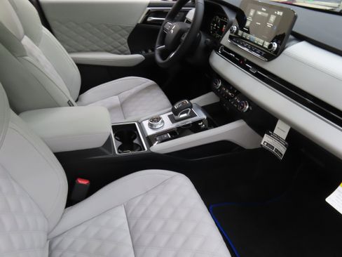 New 2025 Mitsubishi Outlander SEL image 24