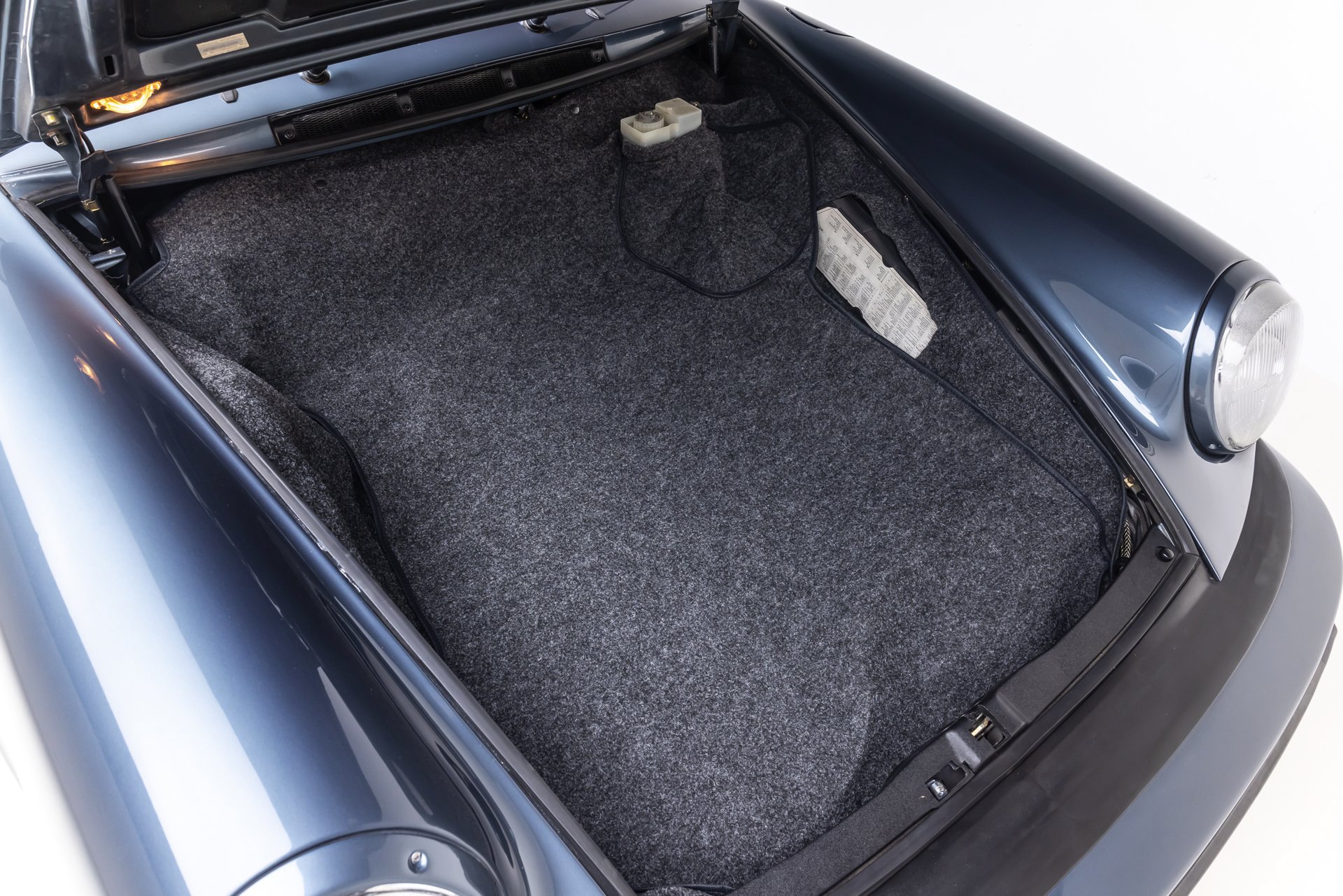 Used 1987 Porsche 911 Carrera RWD image 16