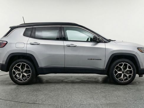 Used 2025 Jeep Compass Limited image 11