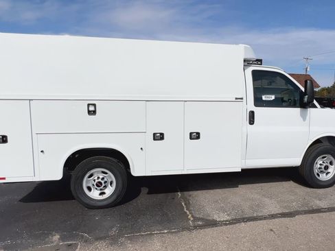 New 2025 GMC Savana 3500 w/ Power Convenience Package image 40