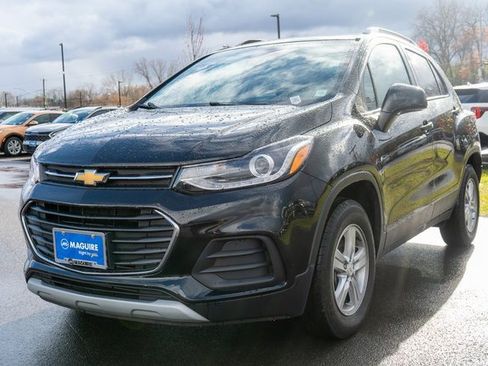 Used 2022 Chevrolet Trax LT w/ LT Convenience Package image 2