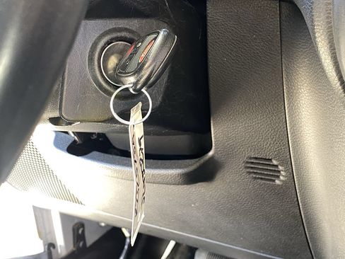 Used 2018 Jeep Wrangler Unlimited Sahara AWD/4WD image 10