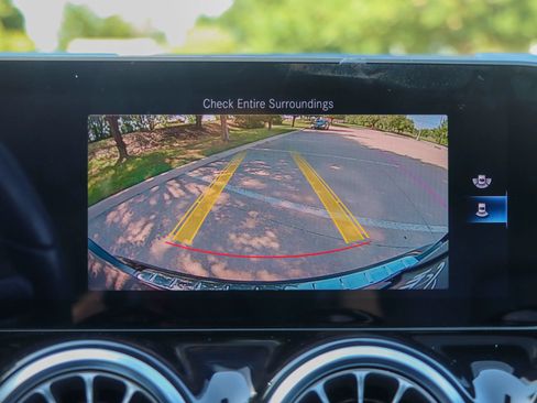 Used 2021 Mercedes-Benz GLA 250 w/ Premium Package image 38