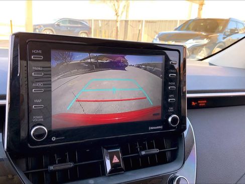 Used 2021 Toyota Corolla LE image 29