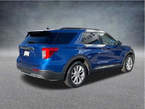 Used 2021 Ford Explorer XLT w/ Equipment Group 202A image 4