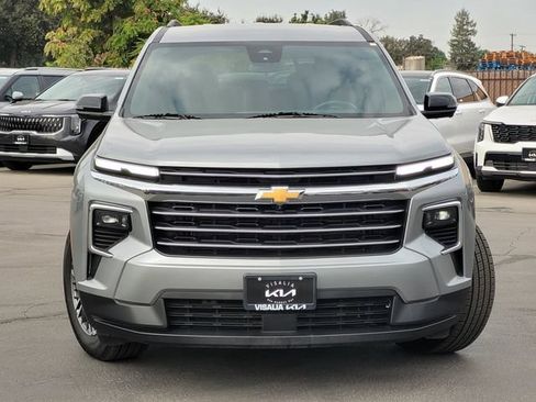 Used 2024 Chevrolet Traverse LT FWD image 3