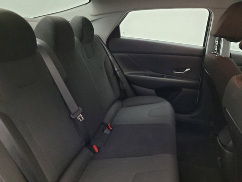 Used 2024 Hyundai Elantra SE FWD image 19