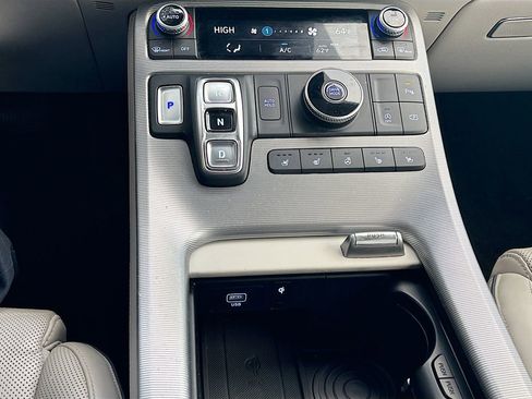 Used 2024 Hyundai Palisade Calligraphy image 16