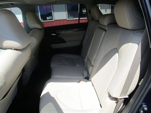 Used 2020 Toyota Highlander Limited image 17