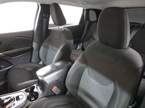 Used 2021 Jeep Cherokee Latitude image 11