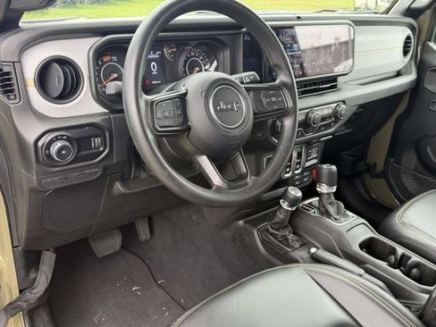 Used 2025 Jeep Wrangler Sport AWD/4WD image 17