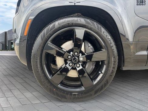 New 2026 Land Rover Defender 110 X-Dynamic SE image 9