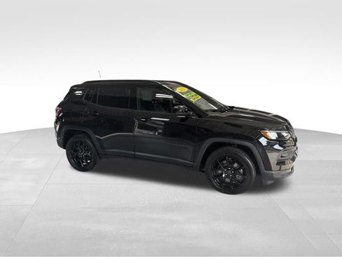 Used 2025 Jeep Compass Latitude w/ Convenience Group AWD/4WD image 7