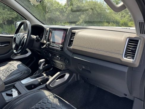 Used 2022 Nissan Frontier SV AWD/4WD image 17