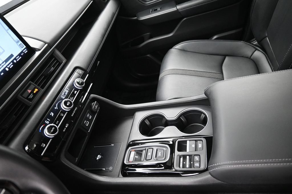Used 2025 Honda Pilot Touring image 15