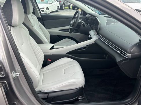 New 2024 Hyundai Elantra Limited image 20
