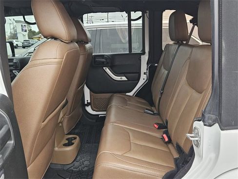 Used 2018 Jeep Wrangler Unlimited Sahara image 7