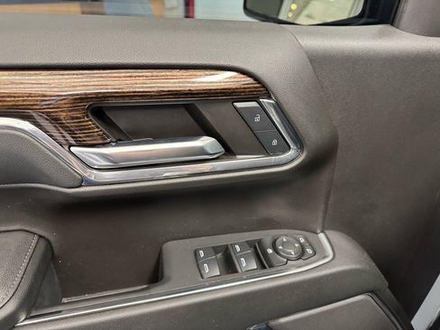 Used 2024 GMC Sierra 1500 Elevation image 17