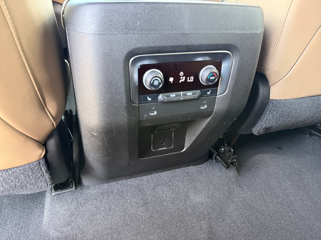 Used 2021 Chevrolet Tahoe Premier w/ Premium Package AWD/4WD image 17
