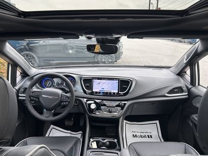 New 2026 Chrysler Pacifica Limited w/ S Appearance Package