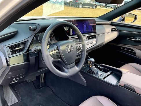 Used 2023 Lexus ES 300h w/ Premium Package image 17