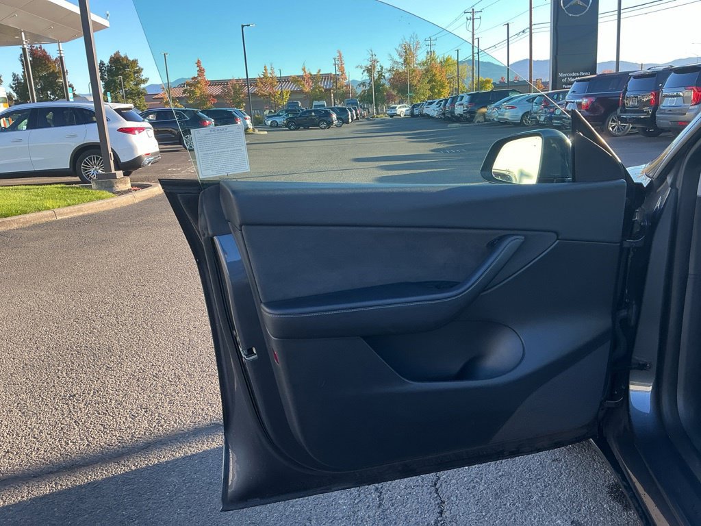 Used 2022 Tesla Model Y Long Range AWD/4WD image 14
