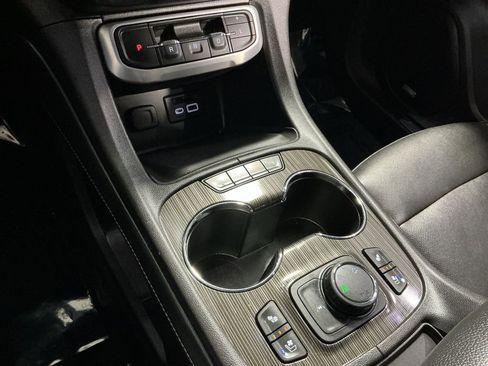 Used 2022 GMC Acadia SLT w/ Technology Package AWD/4WD image 23